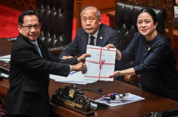 dpr-setujui-15-ruu-kabupatenkota-di-kalimantan-menjadi-undang-undang-1790061383907_169